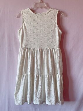 Livi Soft White Eyelet Picnic Dress 🤍🌿